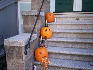 halloween-decorating-ideas-pumpkins-in-stair-enterway-design