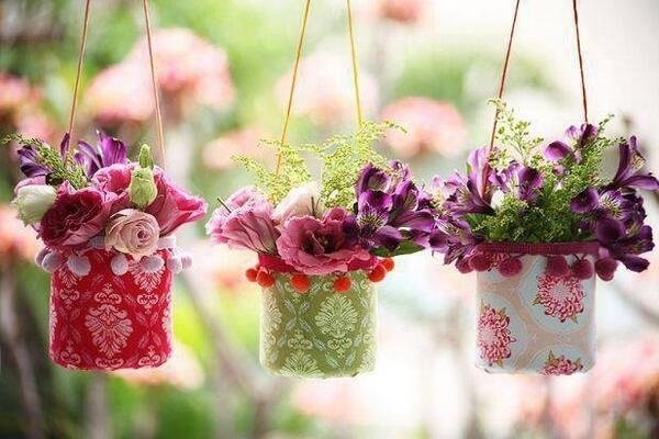 hanging-plastic-bottle-vases-1