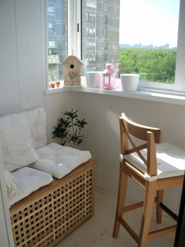 13658060-R3L8T8D-650-balconyfurnituresmall-Y02hHN8U