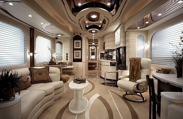 Caravan-hire-luxury-arrangement-effectively-with-design