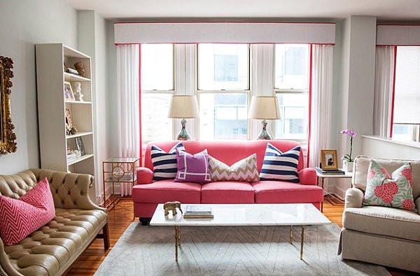 Feminine-accents-in-a-bright-living-room